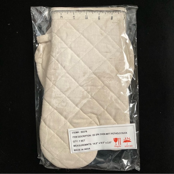 Oven Mitt Set - Picture 2 of 4